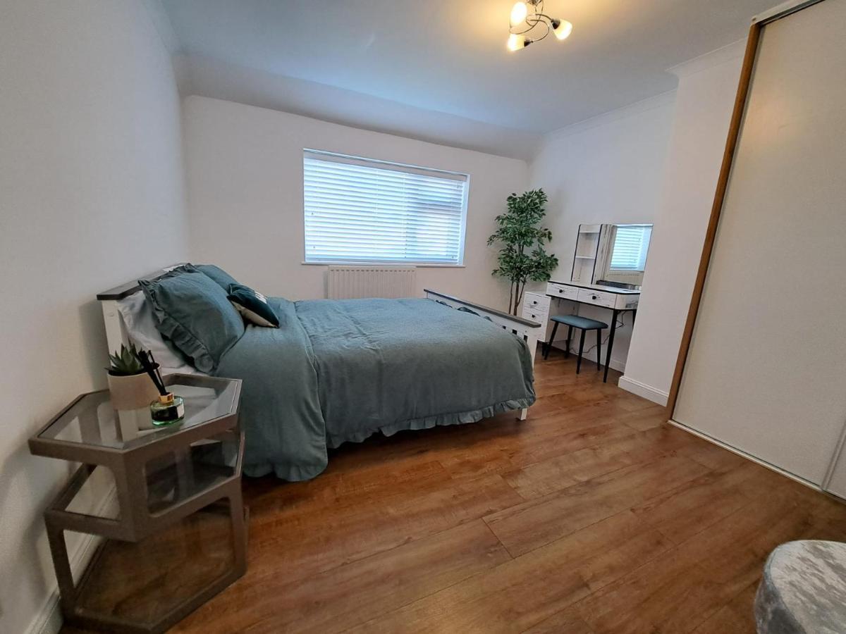 Appartamento Gatwick House Crawley  Esterno foto